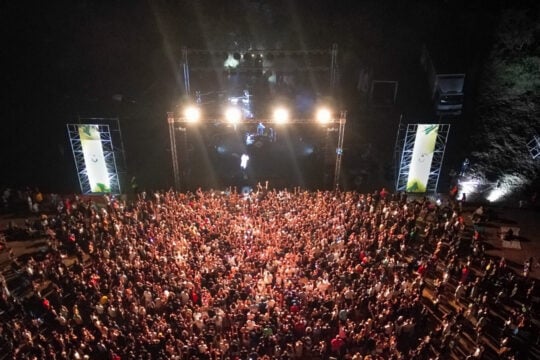 Amvrakia Music Festival: Μουσική, γέλιο και κάμπινγκ μέσα στη φύση – Τι είπε ο διοργανωτής του φεστιβάλ στην «Εφ.Συν.»