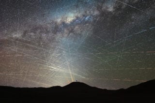 Τα σχέδια της SpaceX και άλλων διαστημικών εταιρειών απειλούν τον νυχτερινό ουρανό