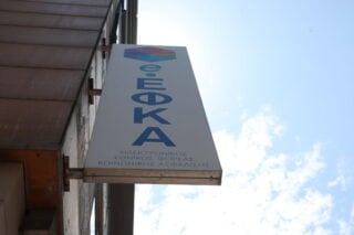 Έπεσαν σοβάδες στον ΕΦΚΑ Αιγάλεω – «Υπήρχαν λιμνάζοντα νερά στην ταράτσα του κτιρίου»
