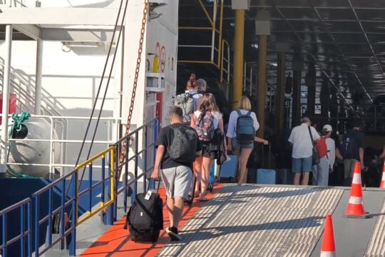 Μεγάλη έξοδος από τα λιμάνια της Αττικής: «Απόδραση» άνω των 110.000 επιβατών το τριήμερο [βίντεο]