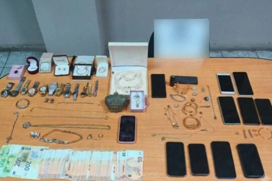 Με κλεμμένα οχήματα «χτυπούσαν» κοσμηματοπωλεία – Εξαρθρώθηκε σπείρα με λεία 370.000 ευρώ