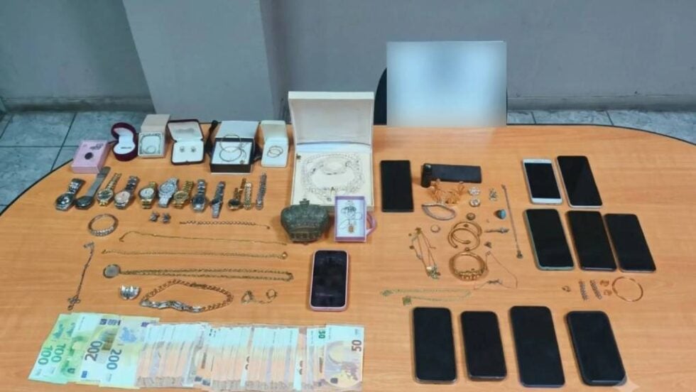Με κλεμμένα οχήματα «χτυπούσαν» κοσμηματοπωλεία – Εξαρθρώθηκε σπείρα με λεία 370.000 ευρώ