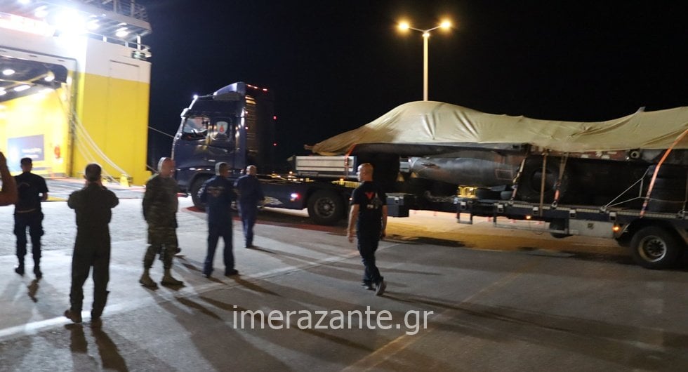 Το F-16 που μεταφέρετε με πλοίο από το λιμάνι της Ζακύνθου / imerazante.gr