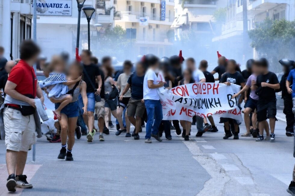 Άργος: Πορεία για τη δολοφονία του Θοδωρή από αστυνομικούς – Χρήση χημικών έκαναν τα ΜΑΤ [εικόνες]