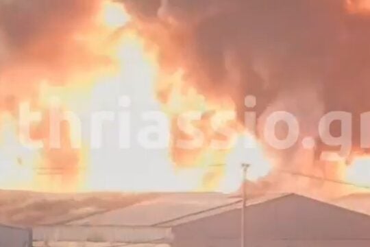 Η στιγμή της έκρηξης από τη φωτιά στον Ασπρόπυργο / thriassio.gr