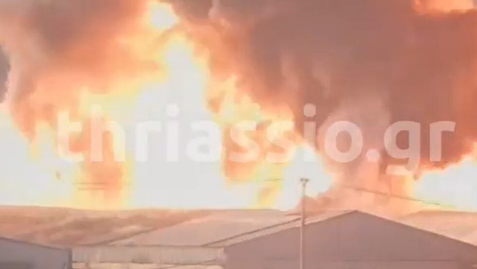 Η στιγμή της έκρηξης από τη φωτιά στον Ασπρόπυργο / thriassio.gr