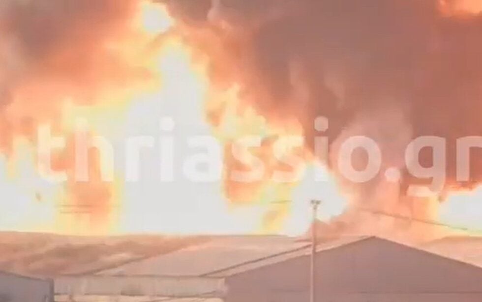 Η στιγμή της έκρηξης από τη φωτιά στον Ασπρόπυργο / thriassio.gr