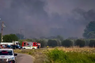 Πυρκαγιά στη Σουρωτή Θεσσαλονίκης: Ενισχύθηκαν οι δυνάμεις της πυροσβεστικής – Επιχειρούν 7 εναέρια μέσα