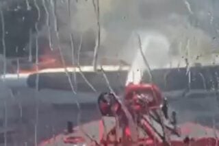 Φωτιά σε ταχύπλοο στη Βουλιαγμένη