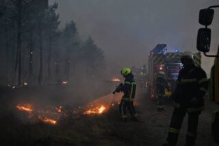 Κόλαση σε Γαλλία και Ισπανία: Οι πυρκαγιές πλησιάζουν το Μπορντό – «Έρχονται δύσκολες ώρες», λέει ο Σάντσεθ [βίντεο – εικόνες]