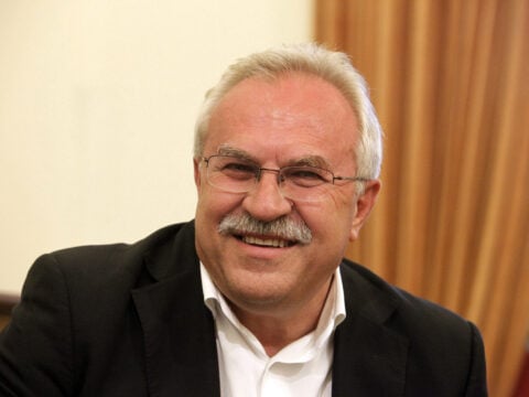 Φοιτητής ξανά στα 70 του ο πρώην βουλευτής του ΣΥΡΙΖΑ Δημήτρης Γάκης – Το μήνυμά του για την αναπηρία
