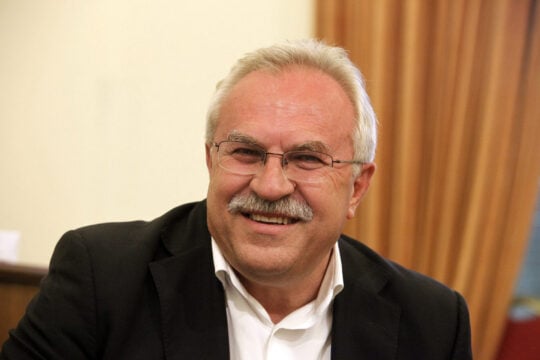Φοιτητής ξανά στα 70 του ο πρώην βουλευτής του ΣΥΡΙΖΑ Δημήτρης Γάκης – Το μήνυμά του για την αναπηρία