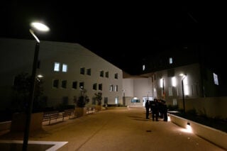 Σε κατάσταση ασφυξίας οι γαλλικές φυλακές: Πάνω από 7.500 κρατούμενοι κοιμούνται σε στρώματα ή στο πάτωμα