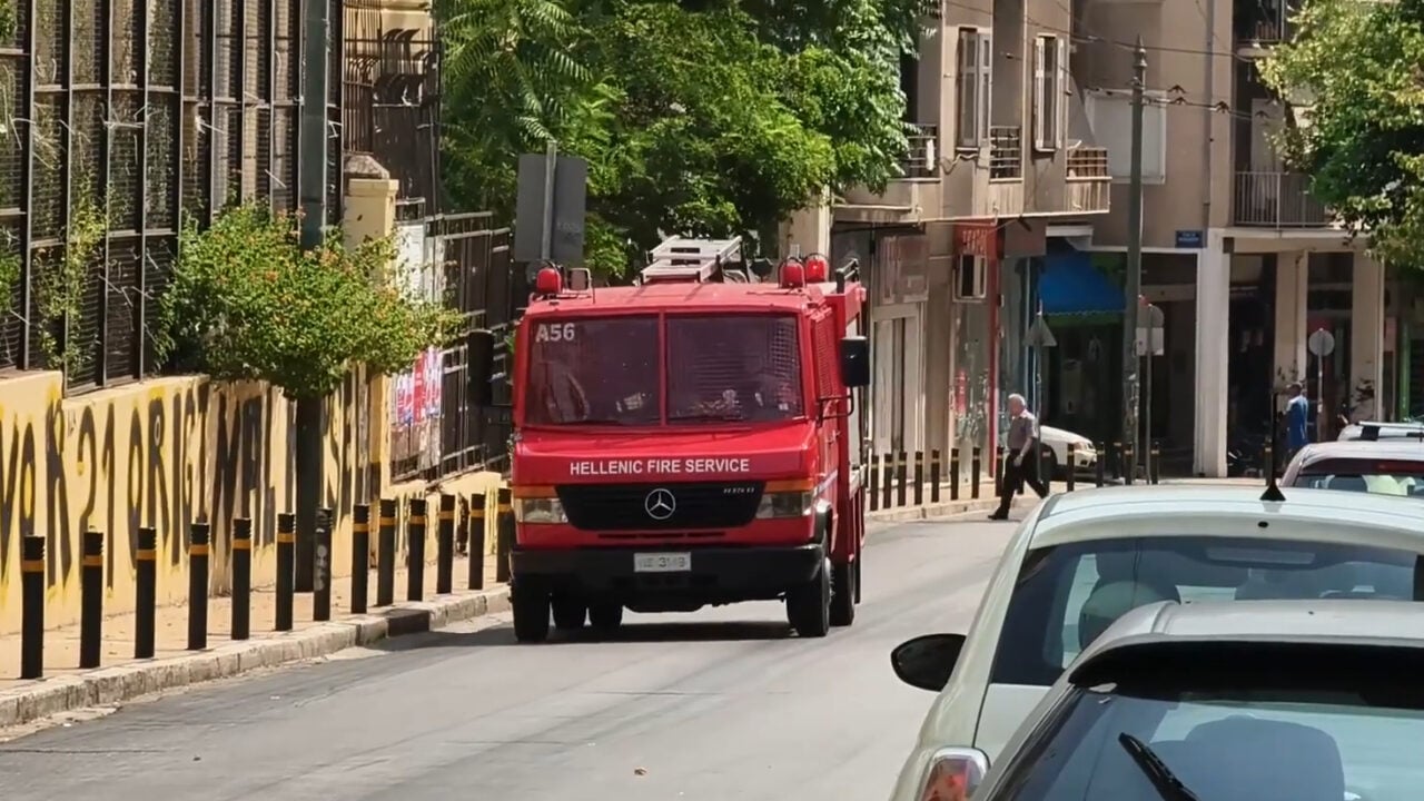 Συνεχίζεται το μπλακ άουτ στην Αττική εν μέσω καύσωνα – Ποιες περιοχές παραμένουν χωρίς ρεύμα