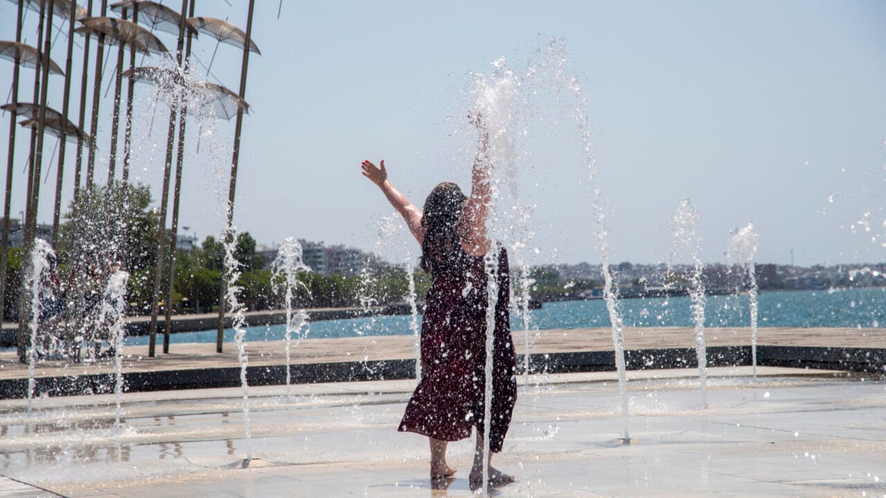 Καιρός: Υποχωρεί ο καύσωνας μετά τα 43άρια – Τοπικά ισχυροί άνεμοι την Πέμπτη, υψηλός ο κίνδυνος πυρκαγιών