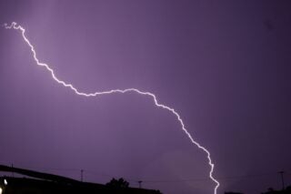 Από τον καύσωνα τις καταιγίδες: Πάνω από 100.000 κεραυνοί μέσα σε λίγες ώρες