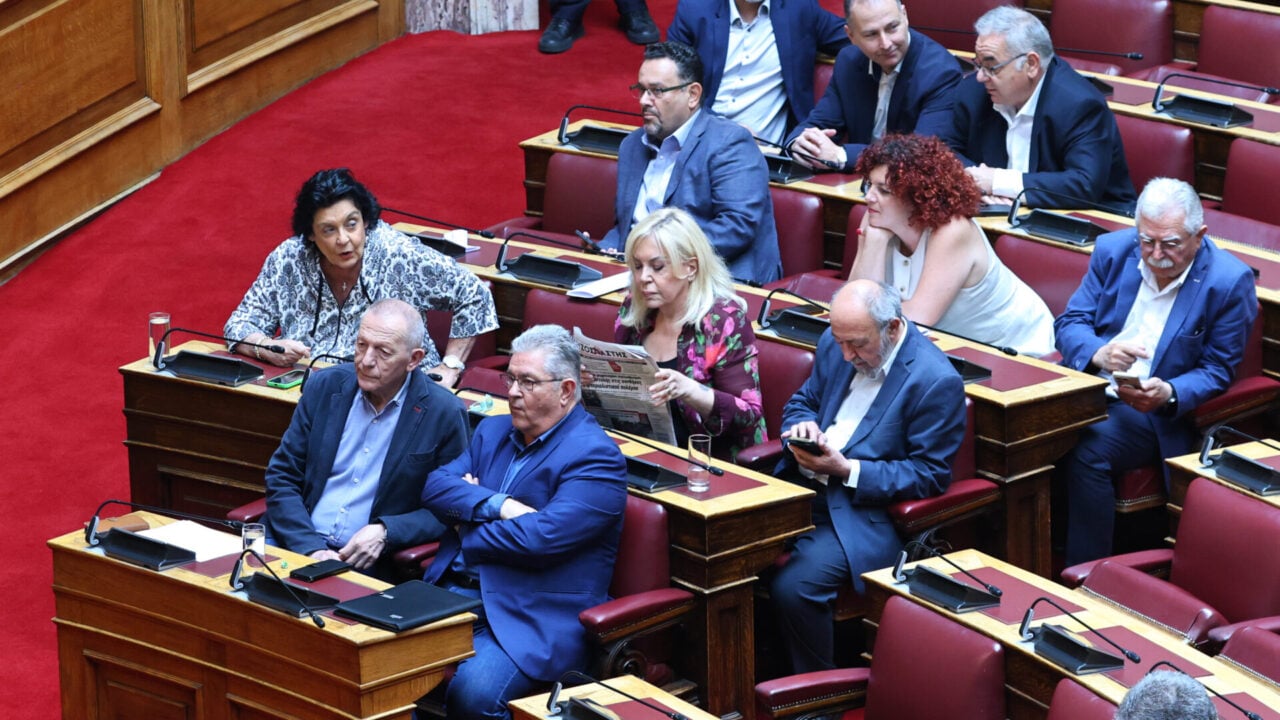 Τρίτη κοινοβουλευτική δύναμη το ΚΚΕ μετά το μπαράζ παραιτήσεων στον ΣΥΡΙΖΑ