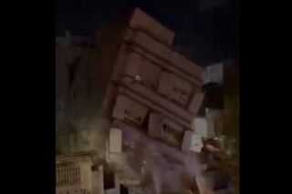 Βαλένθια: Κτίριο κατέρρευσε μόλις δύο λεπτά αφού εκκενώθηκε – Έντρομοι οι ένοικοι έτρεξαν να σωθούν [βίντεο]