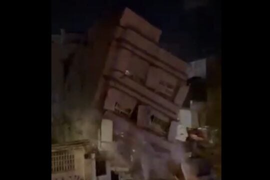 Βαλένθια: Κτίριο κατέρρευσε μόλις δύο λεπτά αφού εκκενώθηκε – Έντρομοι οι ένοικοι έτρεξαν να σωθούν [βίντεο]