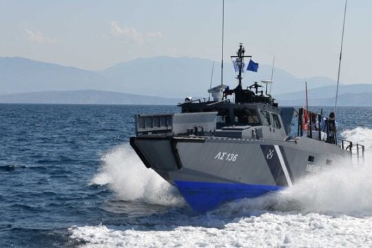 Βυθίστηκε αλιευτικό σκάφος στο λιμάνι της αρχαίας Επιδαύρου – Προκλήθηκε θαλάσσια ρύπανση