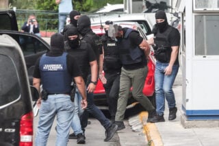 Marfin: Για ανθρωποκτονία από πρόθεση κατά συρροή κατηγορούνται οι δύο συλληφθέντες