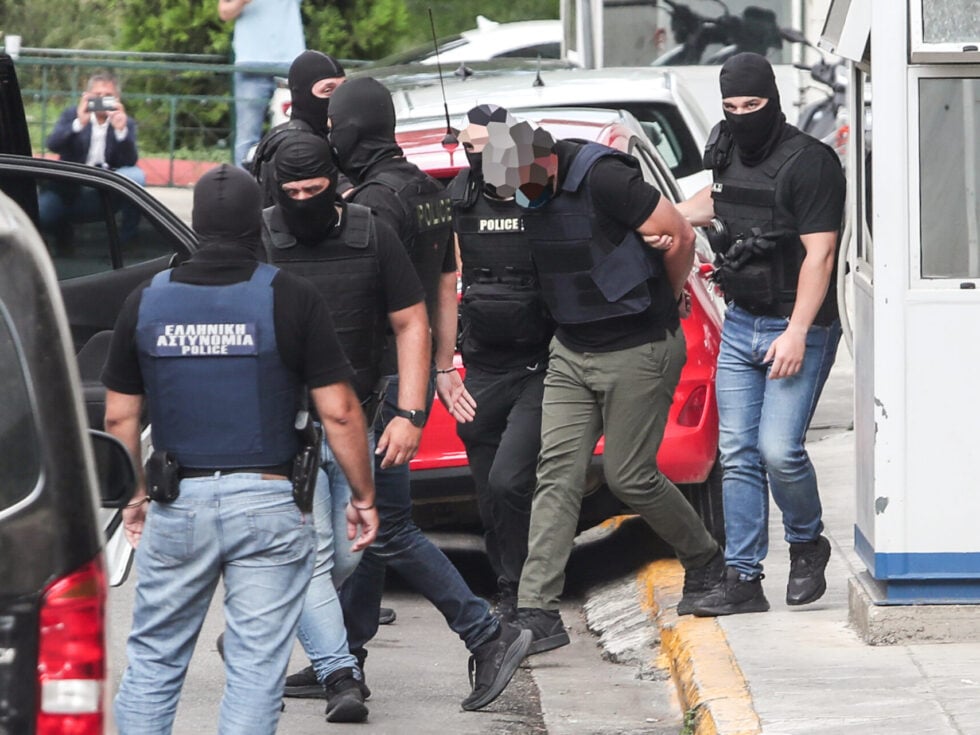 Marfin: Για ανθρωποκτονία από πρόθεση κατά συρροή κατηγορούνται οι δύο συλληφθέντες