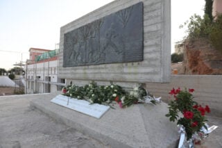 Οκτώ χρόνια από την τραγωδία στο Μάτι: Ξεκίνησαν οι εκδηλώσεις μνήμης στον «δρόμο της φωτιάς» [εικόνες – βίντεο]