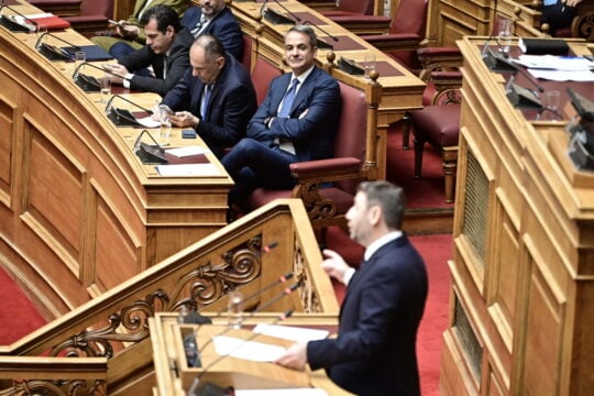 Βουλή: Μητσοτάκης και Ανδρουλάκης έκαναν την αναθεώρηση προεκλογικό ντιμπέιτ