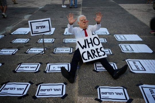 Haaretz: Ο Νετανιάχου εντείνει τον «πόλεμο κατά της αλήθειας», με αφορμή την 7η Οκτωβρίου και με το βλέμμα στις εκλογές