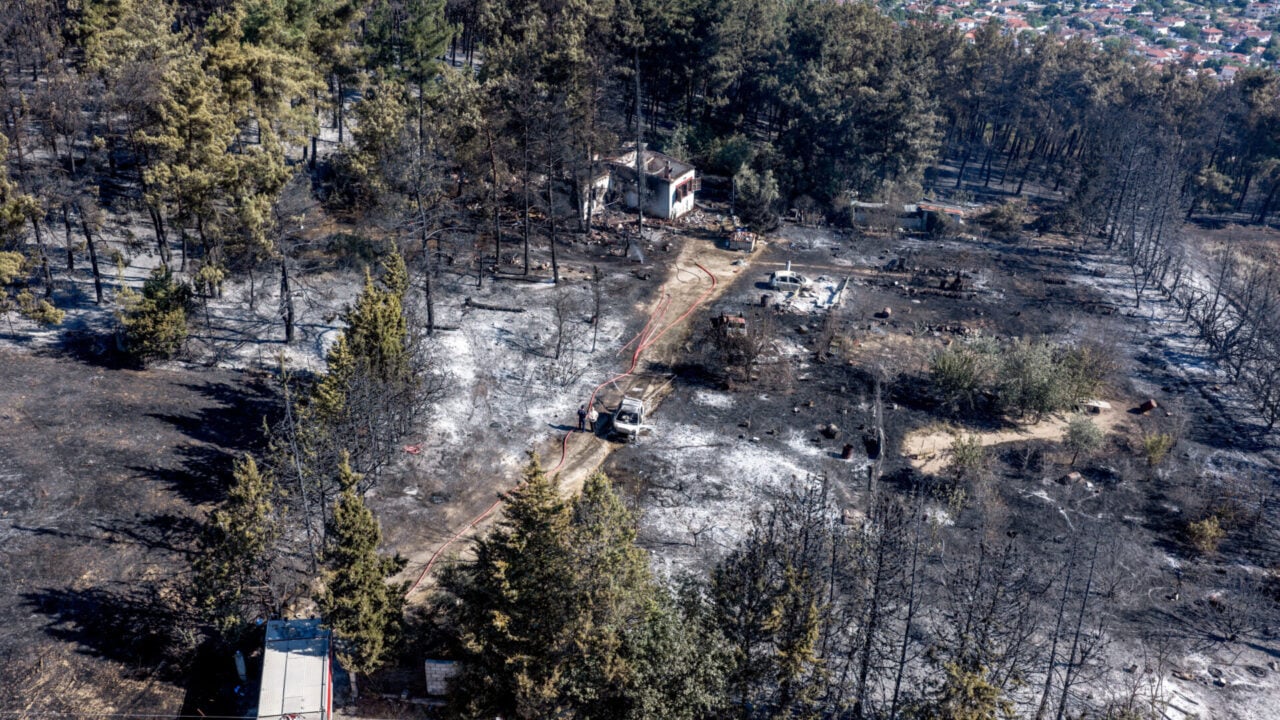 Φονική πυρκαγιά στο Ωραιόκαστρο: Βίντεο ντοκουμέντο από τη στιγμή που ξεσπάει η φωτιά