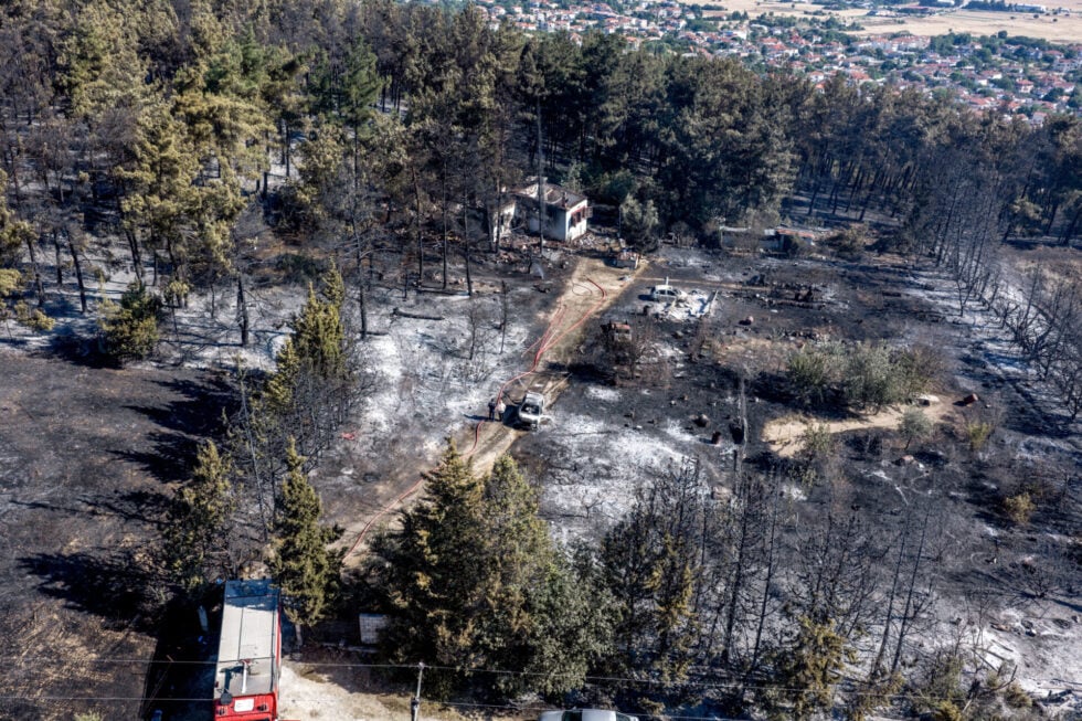 Φονική πυρκαγιά στο Ωραιόκαστρο: Βίντεο ντοκουμέντο από τη στιγμή που ξεσπάει η φωτιά