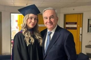 Νίκος Παπαθανάσης: Η κόρη του ανακηρύχθηκε διδάκτωρ του Πανεπιστημίου Πειραιώς – Η συγκινητική του ανάρτηση