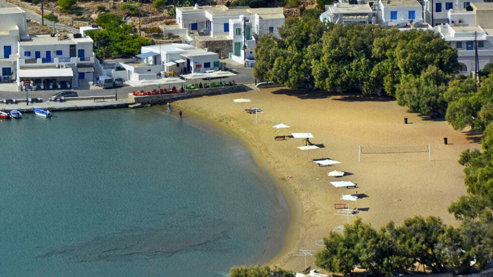 Οι πέντε λόγοι για να πάτε σε αυτό το ελληνικό νησί των Κυκλάδων το καλοκαίρι
