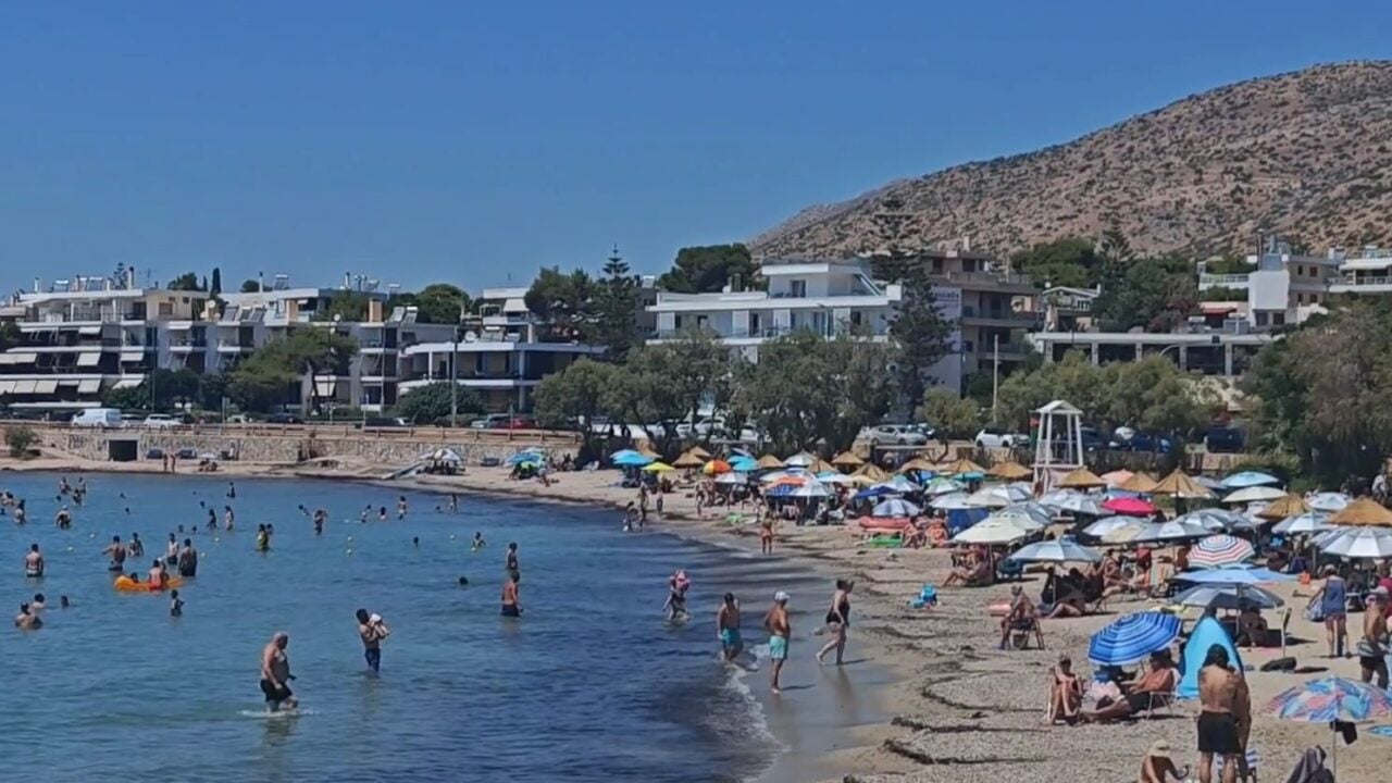 Βούλιαξαν οι παραλίες της Αττικής σήμερα, Κυριακή (12/7) / Orange Press Agency