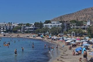 Βούλιαξαν οι παραλίες της Αττικής σήμερα, Κυριακή (12/7) / Orange Press Agency