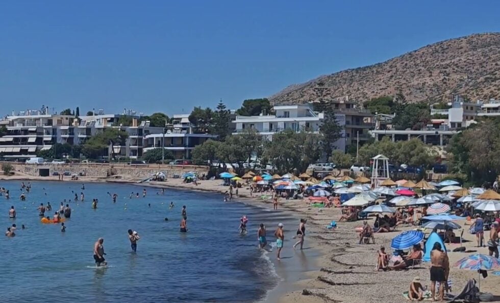 Βούλιαξαν οι παραλίες της Αττικής σήμερα, Κυριακή (12/7) / Orange Press Agency