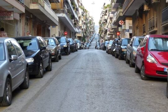 Δήμος Αθηναίων: Νέα εφαρμογή κατά της ταλαιπωρίας του πάρκινγκ – Πώς λειτουργεί το Parkout