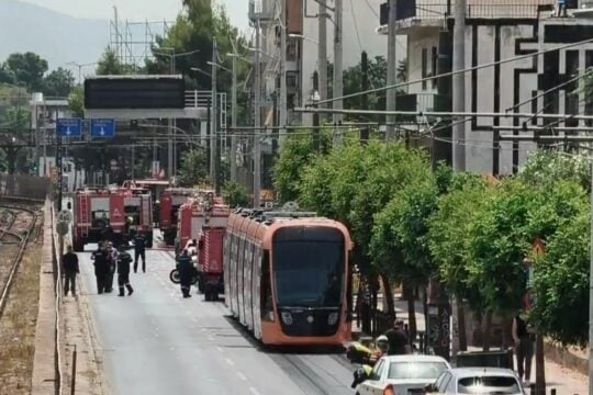 Αποκλείστηκαν δρόμοι λόγω οσμής αερίου σε βενζινάδικο στον Πειραιάς / Orange Press Agency