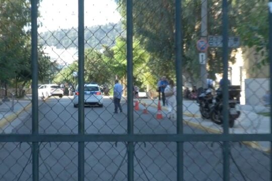 Στα δικαστήρια Ευελπίδων οι 5 συλληφθέντες για την πτώση της πολυκατοικίας στα Πετράλωνα / Orange Press Agency