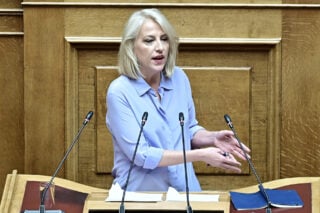 Ρένα Δούρου: Αντιδραστική και αναχρονιστική η πρόταση της κυβέρνησης για την Αναθεώρηση του Συντάγματος