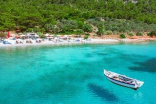 Ένα ελληνικό νησί στους κορυφαίους ευρωπαϊκούς προορισμούς για το καλοκαίρι – «Ήλιος, περιπέτεια, προσιτό κόστος»