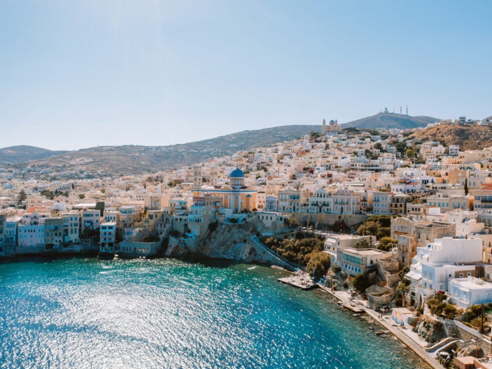 Πυκνώνει το μυστήριο στη Σύρο: Σύλληψη ζευγαριού για το φονικό – Ο καβγάς που οδήγησε στο μαχαίρωμα της 42χρονης