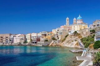 Το όμορφο νησί της Σύρου / Shutterstock