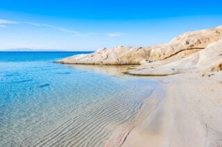 Η παραλία Μικρή Βίγλα στη Νάξο / Shutterstock