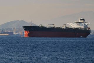 FT: Πώς ελληνικές ναυτιλιακές έβγαλαν… νόμιμα 4 δισ. από τη μεταφορά ρωσικού πετρελαίου