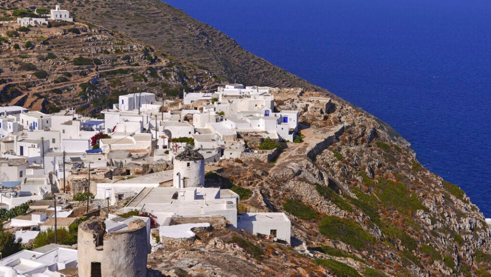 Οι πέντε λόγοι για να πάτε σε αυτό το ελληνικό νησί των Κυκλάδων το καλοκαίρι