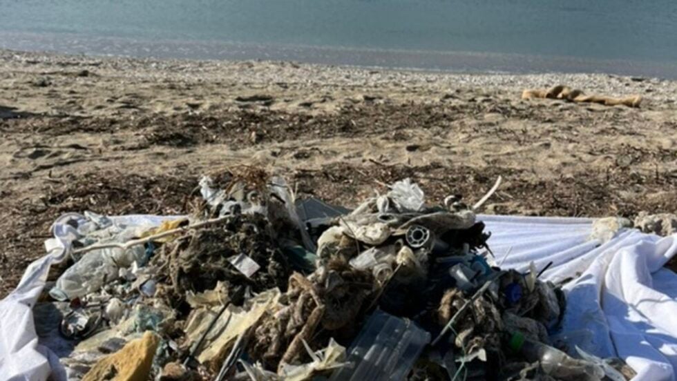 Μείωση της «πλαστικής» ρύπανσης σε ελάχιστες ελληνικές παραλίες καταγράφει έρευνα του WWF
