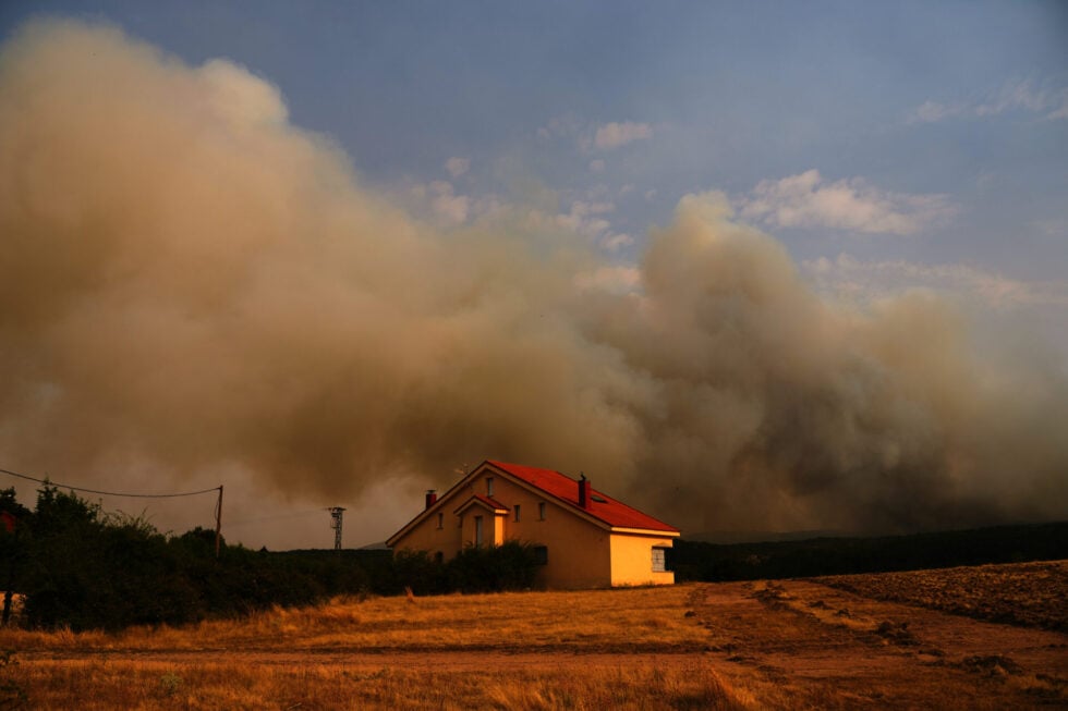 Ισπανία: Αναζωπυρώθηκε η μεγάλη πυρκαγιά – Εκκενώθηκαν κοινότητες κοντά στη Μαδρίτη