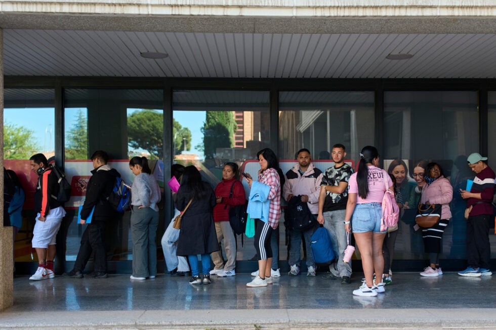 Ισπανία: Ξεπέρασε κάθε εκτίμηση ο αριθμός των αιτήσεων μεταναστών για νομιμοποίηση