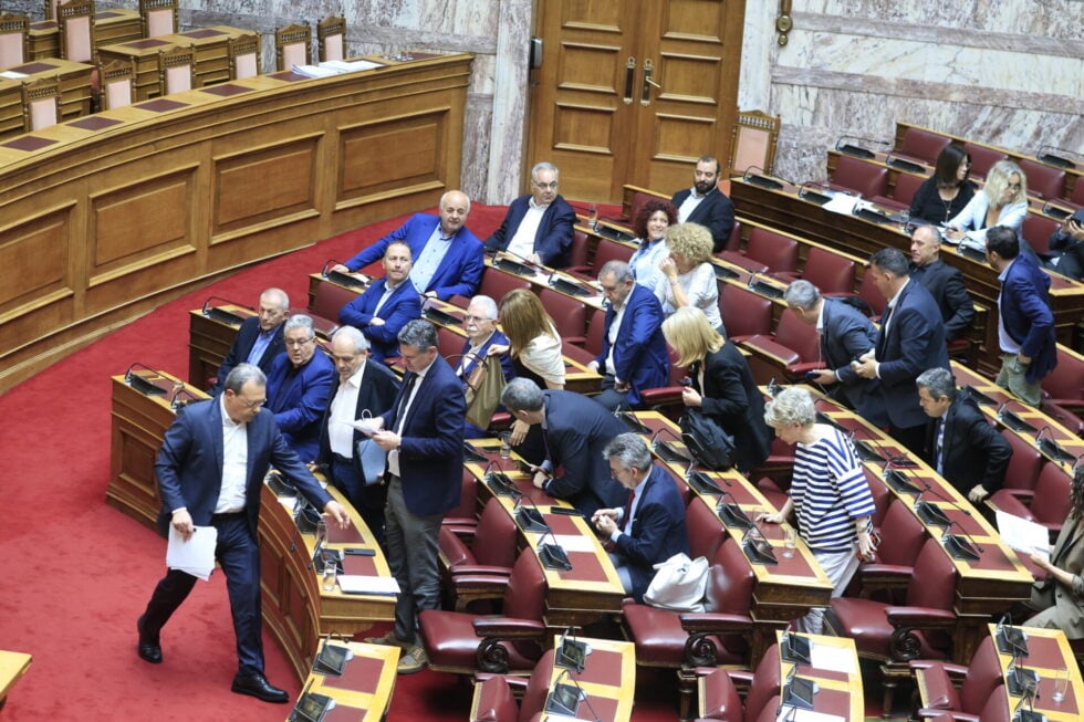 Μαζική έξοδος από τον ΣΥΡΙΖΑ: Έτοιμοι να αποχωρήσουν ακόμη και 13 βουλευτές